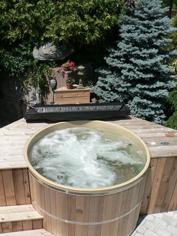 Outdoor Therapy Hot Tub with Rollup Cover